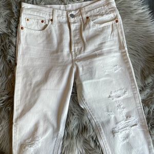 Distressed White Levi’s, high wasted 100% cotton